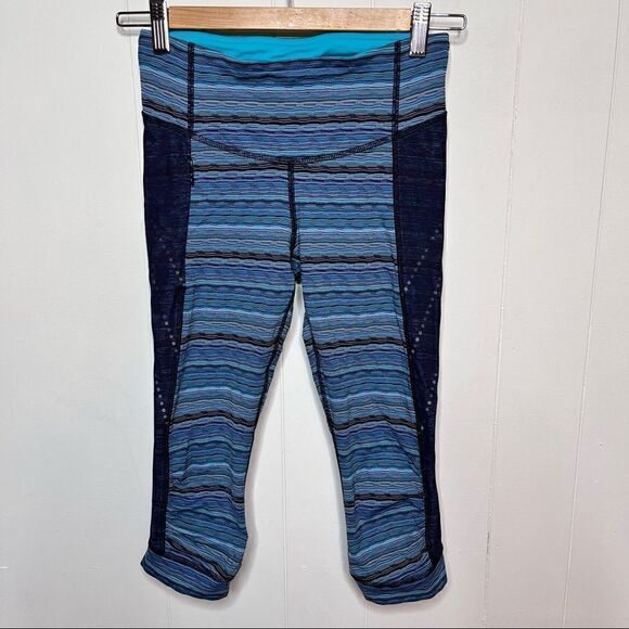 Striped Crops Lululemon Stop At Nothing Sz 4 Space Dye Twist Naval Blue Peacock - Picture 1 of 7